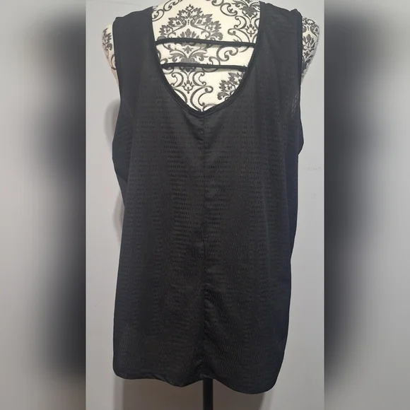 XL Black Sleeveless Women's Top - Picture 2 of 6